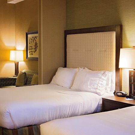 Holiday Inn Express & Suites Logan, An Ihg Hotel Extérieur photo